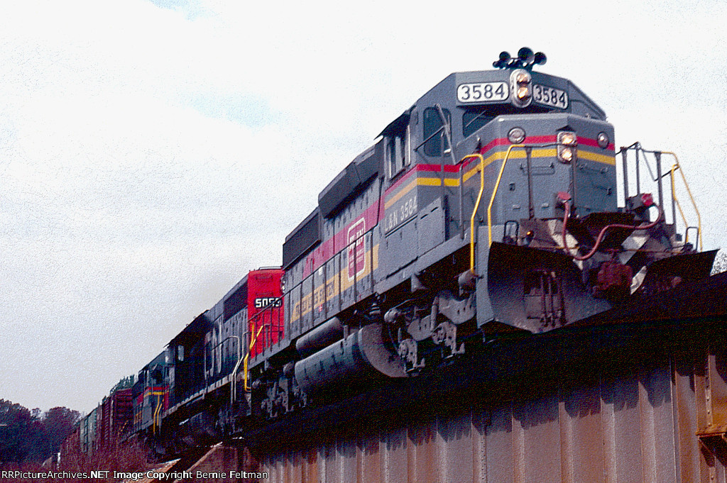 Louisville & Nashville SD40-2 #3584 leads an extra southbound over Crooked Creek